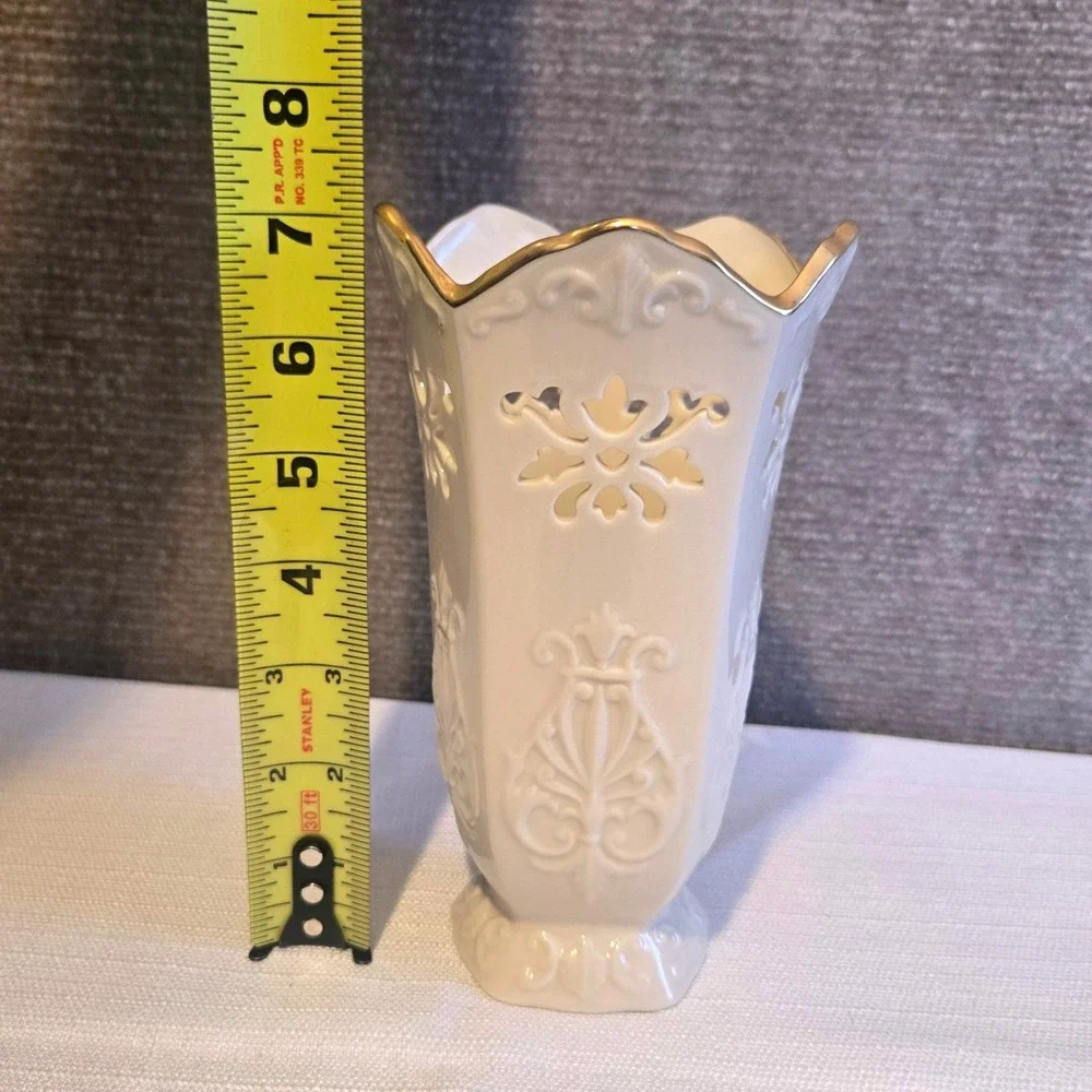 Lenox‎ Pierced Ivory Bone China Vase Gold Trim Made in USA 7.25 Inch Scalloped